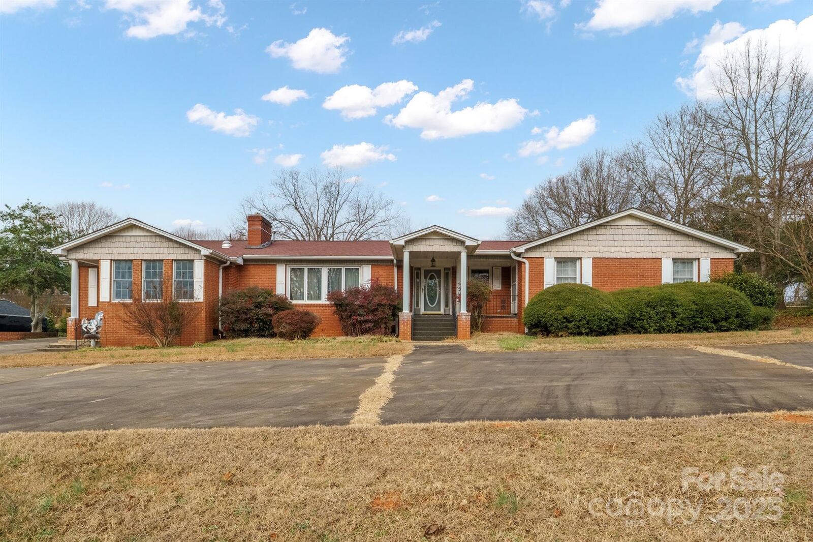 Property Photo:  216 Country Club Road  NC 28150 