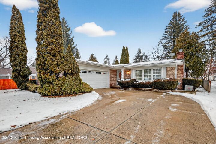 Property Photo:  2419 Park Street  MI 48917 