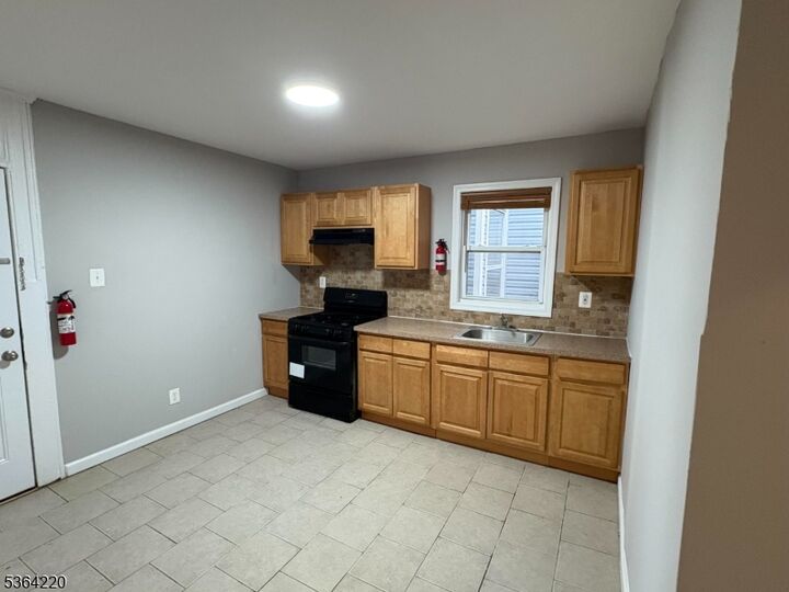 Property Photo:  76 Halstead St 2  NJ 07106 