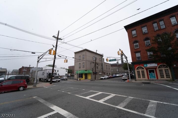 Property Photo:  331 Straight St 3  NJ 07501 