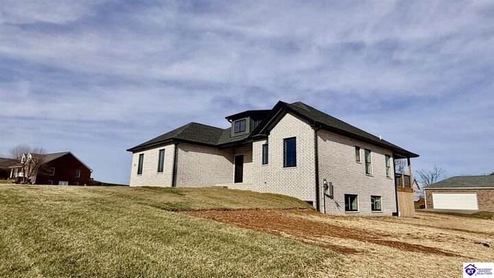 Property Photo:  98 Shepherd'S Way  KY 40162 