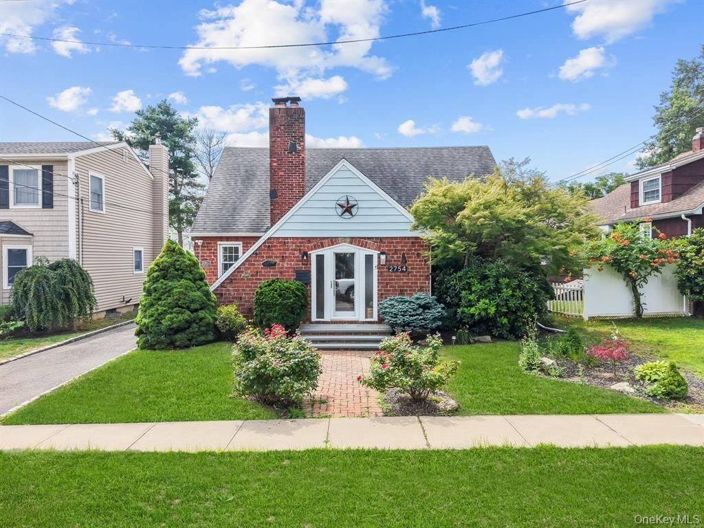 Property Photo:  2754 Natta Boulevard  NY 11710 