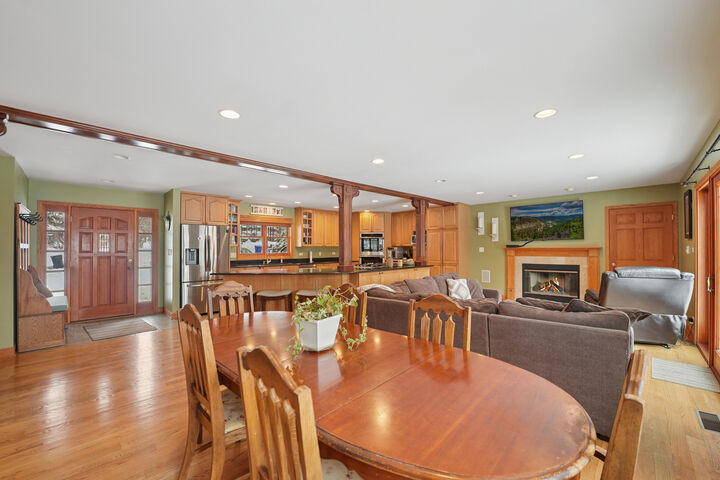 Property Photo: 293 Abbotsford Court IL 60137