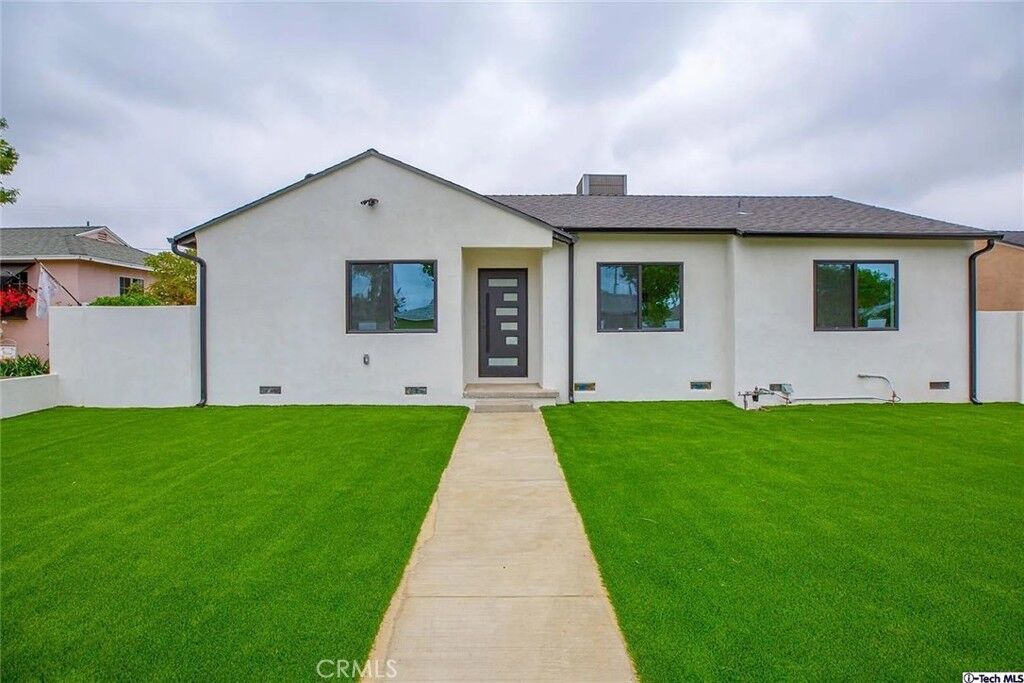 Property Photo:  10424 Woodley Avenue  CA 91344 