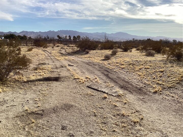 Property Photo:  42979 Mandril  CA 92365 