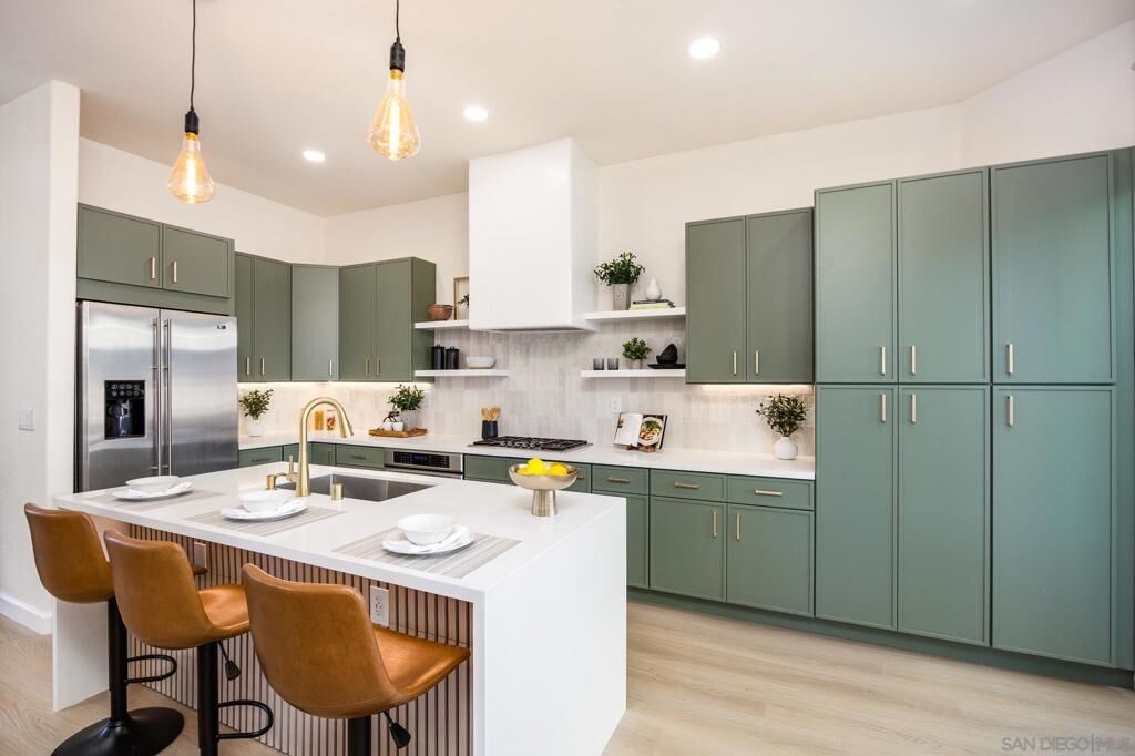 Property Photo: 1789 Clydesdale Ct CA 92057