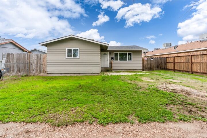 Property Photo:  92 E 12th  CA 95341 