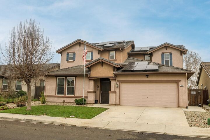 Property Photo: 407 Northampton Way CA 95360