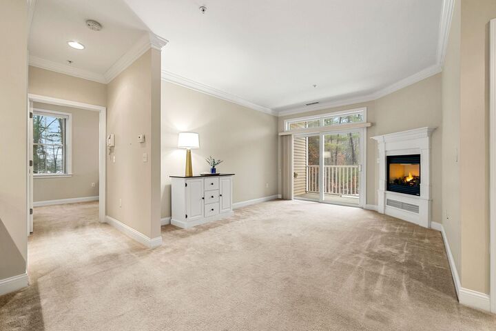 Property Photo:  4 Henry David Drive  NH 03062 