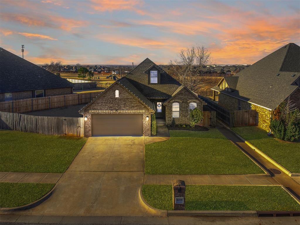 Property Photo: 18209 Haslemere Lane OK 73012