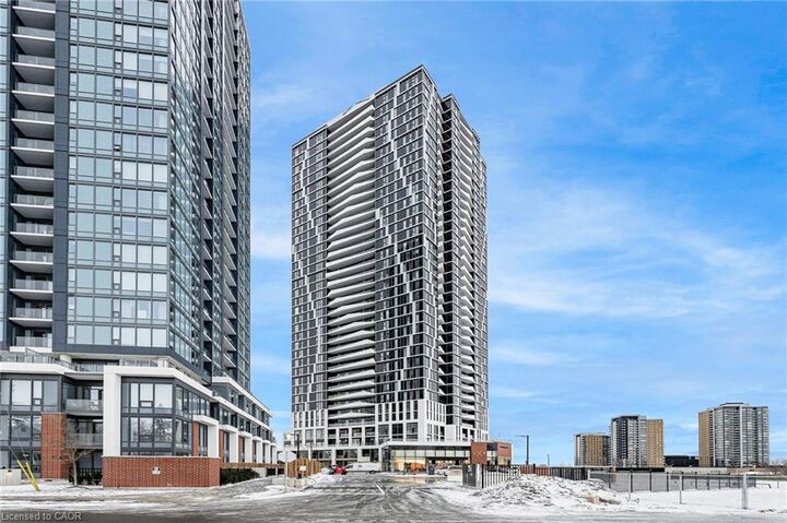 Property Photo:  25 Wellington Street S 3301  ON N2G 0E4 