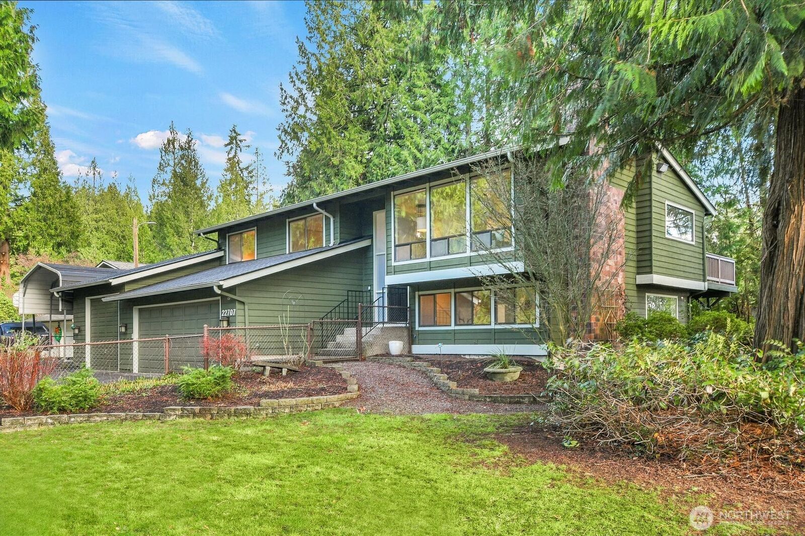 Property Photo:  22707  53rd Avenue SE  WA 98021 