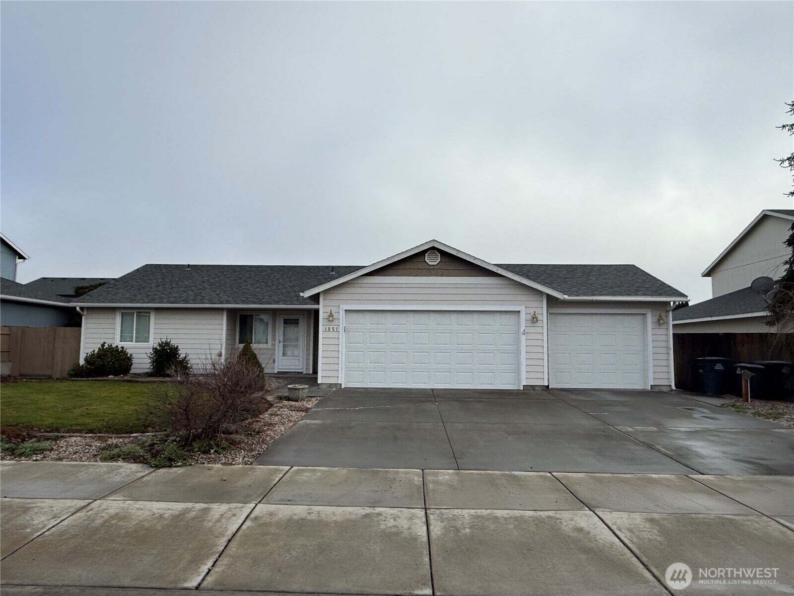 Property Photo:  1851 S Leanne Ave  WA 98837 