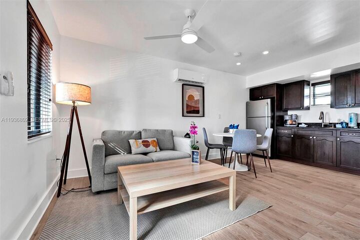 Property Photo:  333 Walnut St  FL 33019 