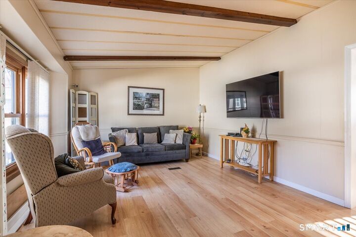 Property Photo:  10 Woodland Park  CT 06484 