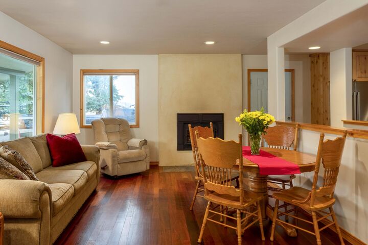 Property Photo:  609 S 4th Ave  ID 83333 