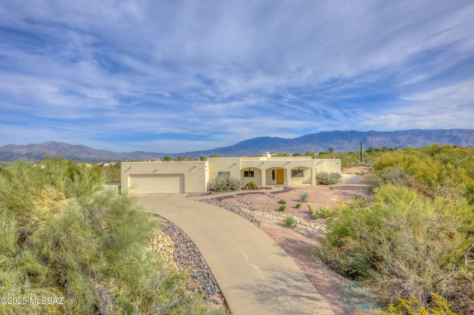 Property Photo: 660 N Lazy J Way AZ 85748