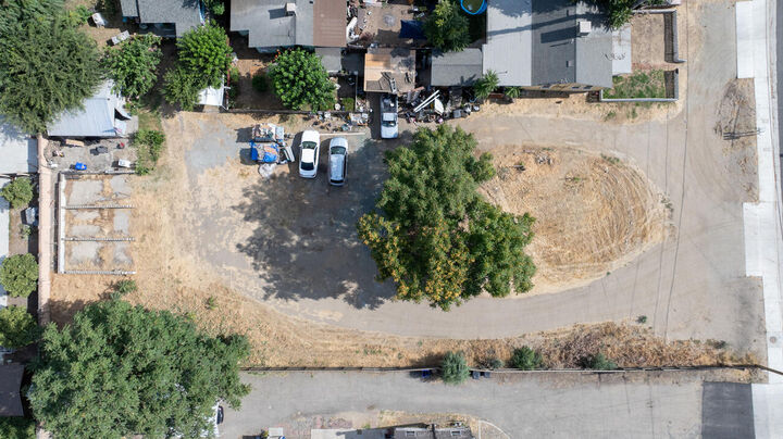 Property Photo:  293 N Villa Street  CA 93257 