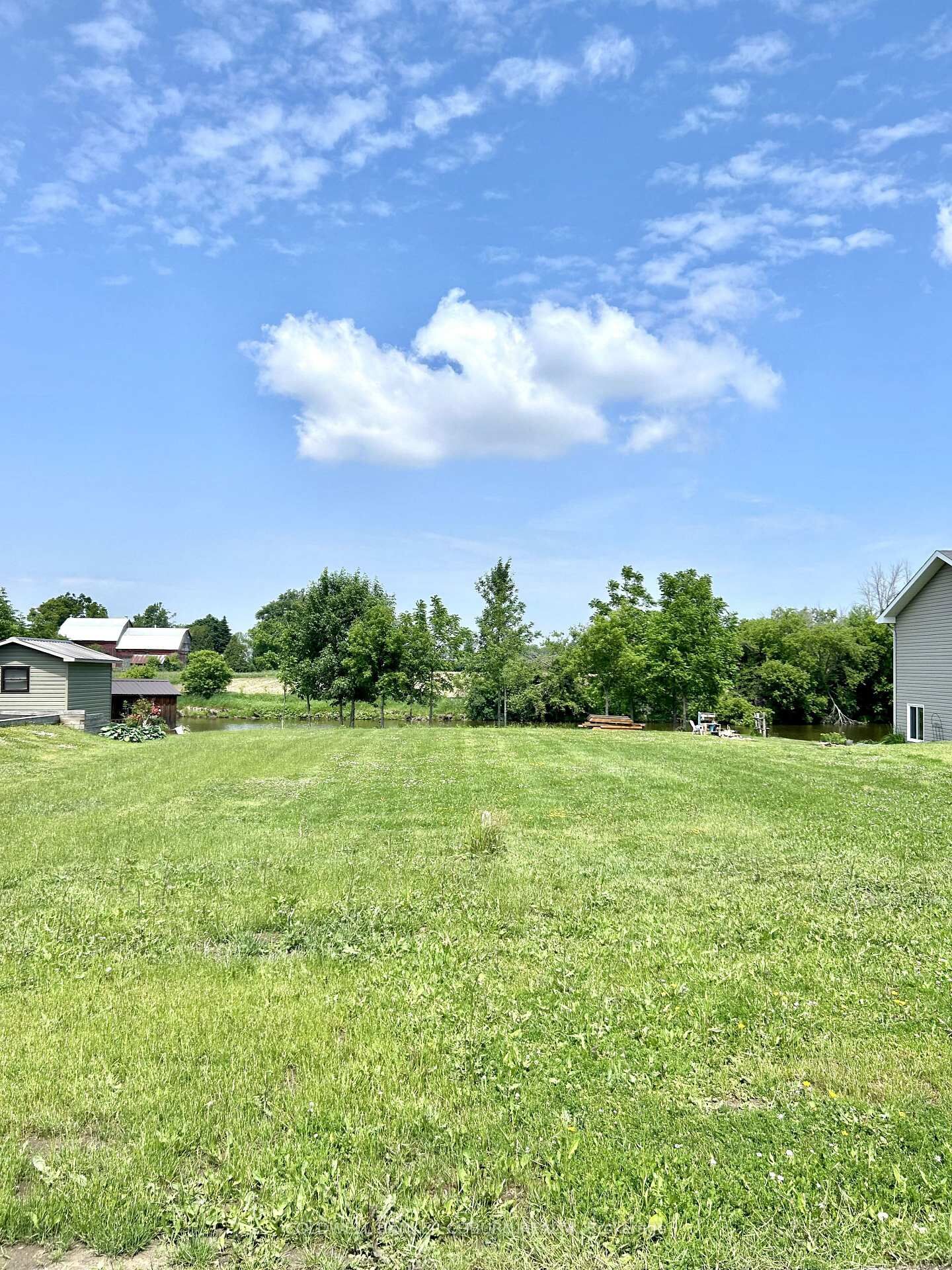 Property Photo: 67 Erin Avenue ON K0C 1H0