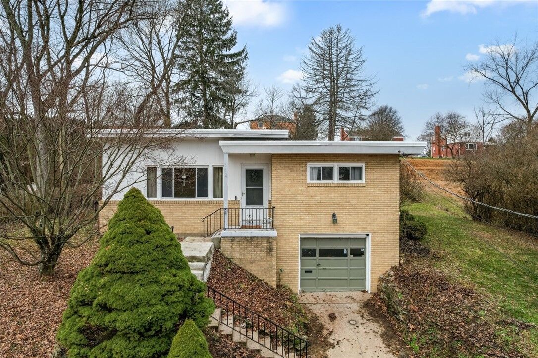Property Photo:  172 E Wedgewood Drive  PA 15229 