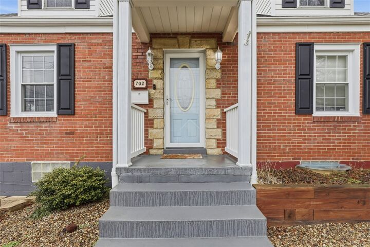 Property Photo:  702 Hemlock Dr  PA 15001 