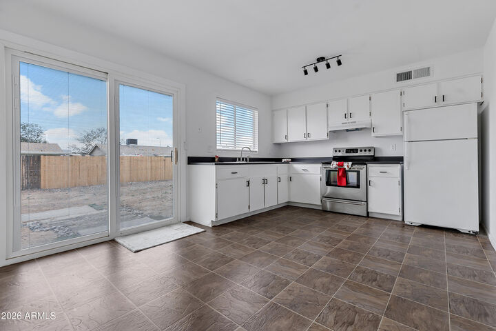 Property Photo:  1118 W Tulane Drive  AZ 85283 