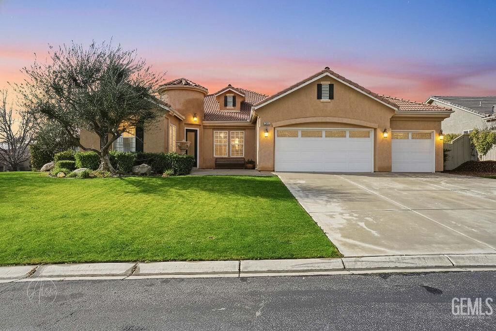 Property Photo:  6702 Aretino Way  CA 93306 