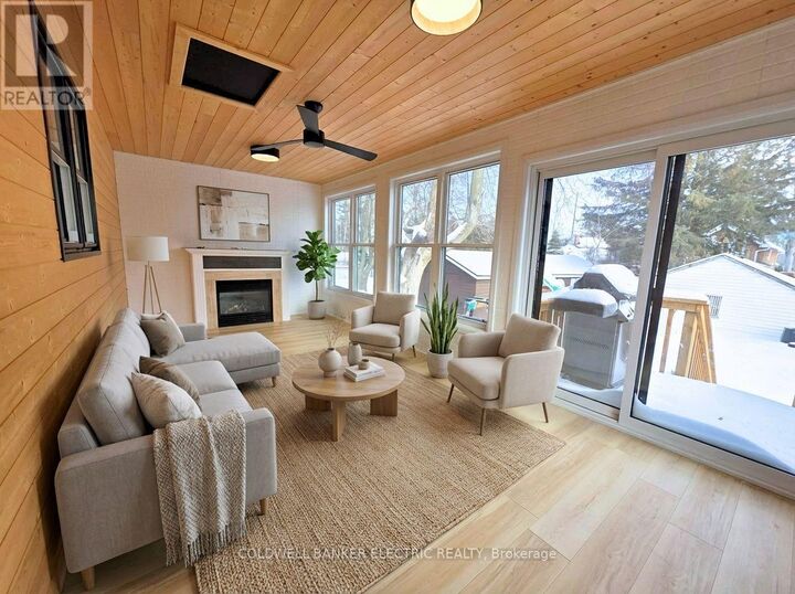 Property Photo:  220 Rogers Street  ON K9H 1W3 