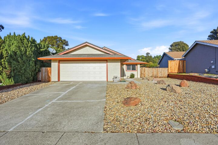 Property Photo:  834 Coral Ridge Cir  CA 94572 