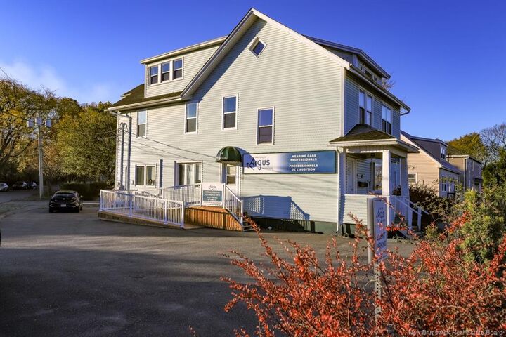 14 Wellesley Avenue — photo 1