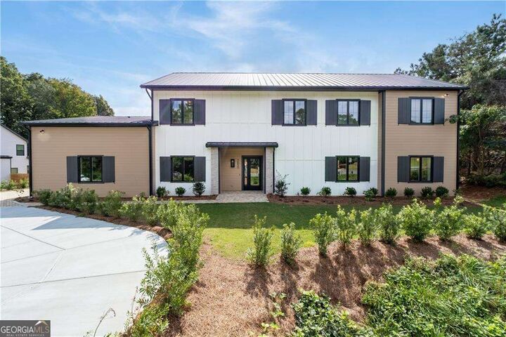 Property Photo: 2650 Roswell Road GA 30062