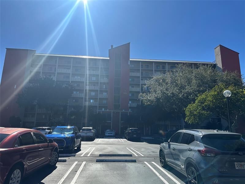 Property Photo:  2206 S Cypress Bend Dr 305  FL 33069 