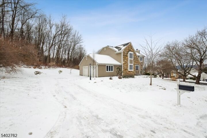 Property Photo:  1 Knob Hill Rd  NJ 07840 