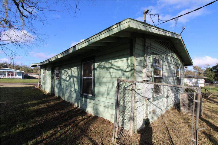 Property Photo:  430 Winding Way Street  TX 77566 