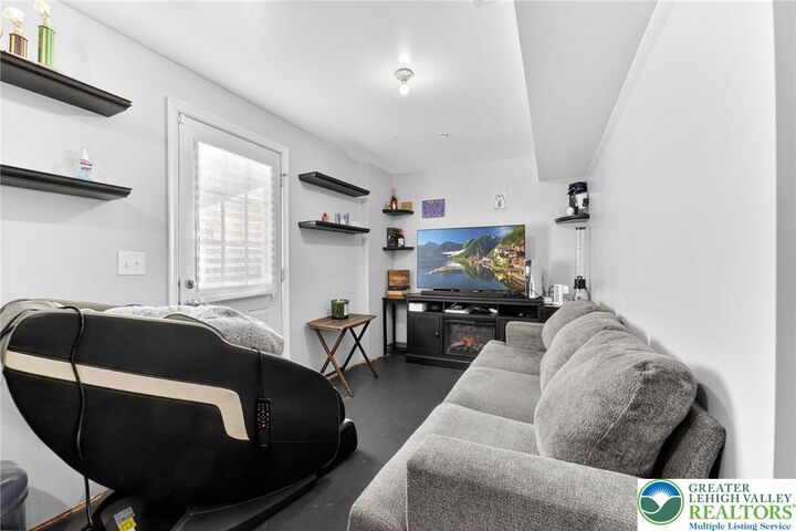 Property Photo: 2132 Cross Country Road PA 18067