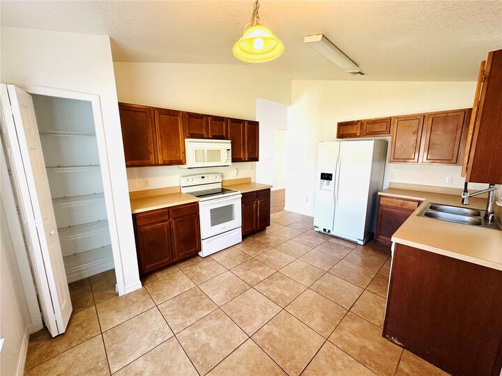 Property Photo:  1500 Kayuni Drive  FL 34753 