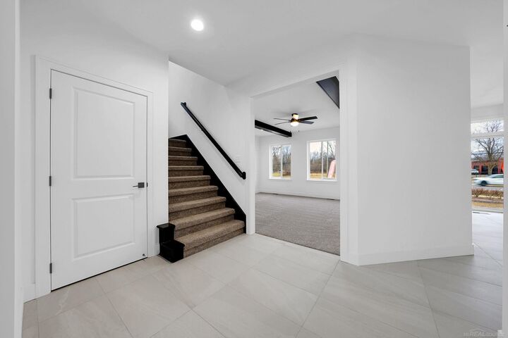 Property Photo: 14647 Glenshire Drive MI 48312