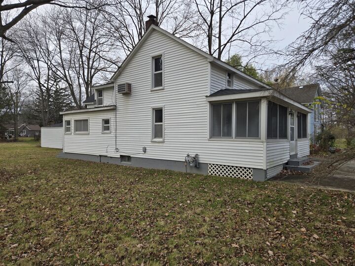 Property Photo: 25438 4th Street MI 48138