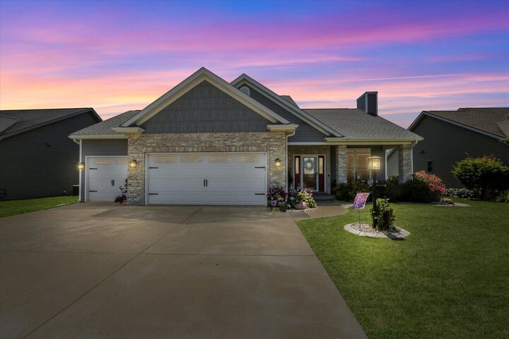 Property Photo: 1121 Declaration Drive IL 61874