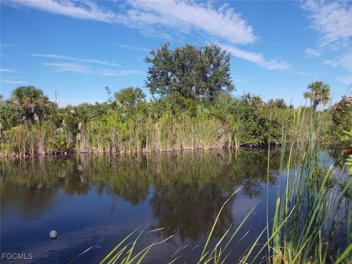 Property Photo:  14350 Maysville Circle  FL 33981 