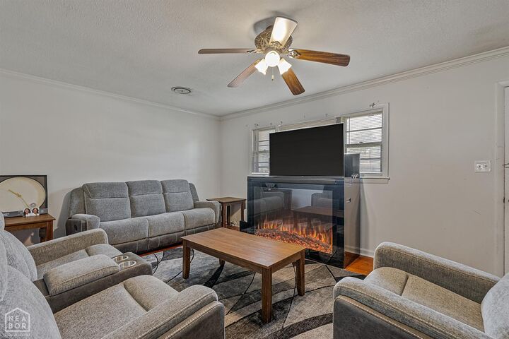 Property Photo: 902 N Hollywood Street AR 72315