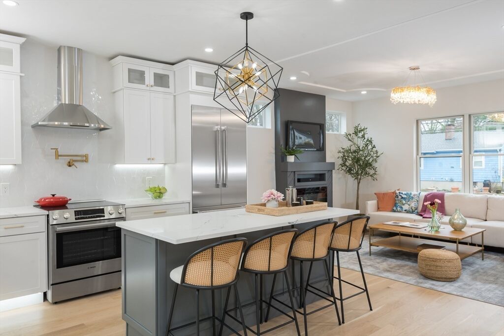 Property Photo:  6 Gordon Rd  MA 02474 