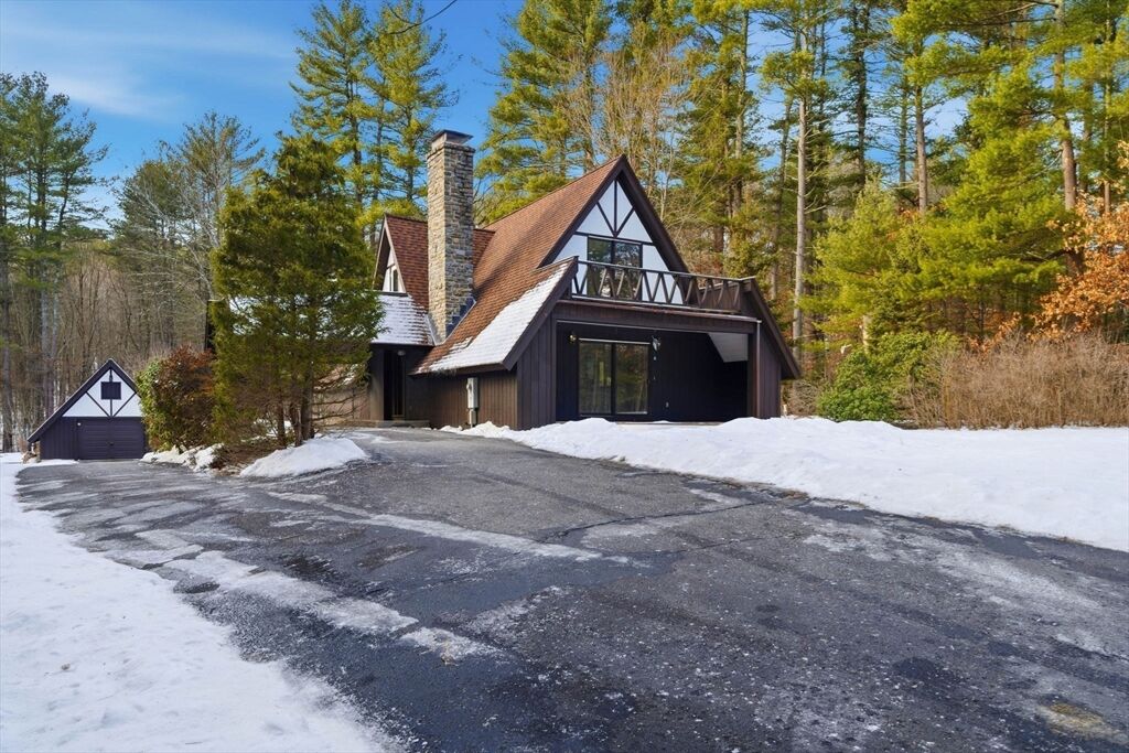 Property Photo:  62 Brook St  MA 01827 