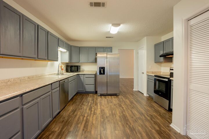 Property Photo:  4720 Northpointe Ct  FL 32514 