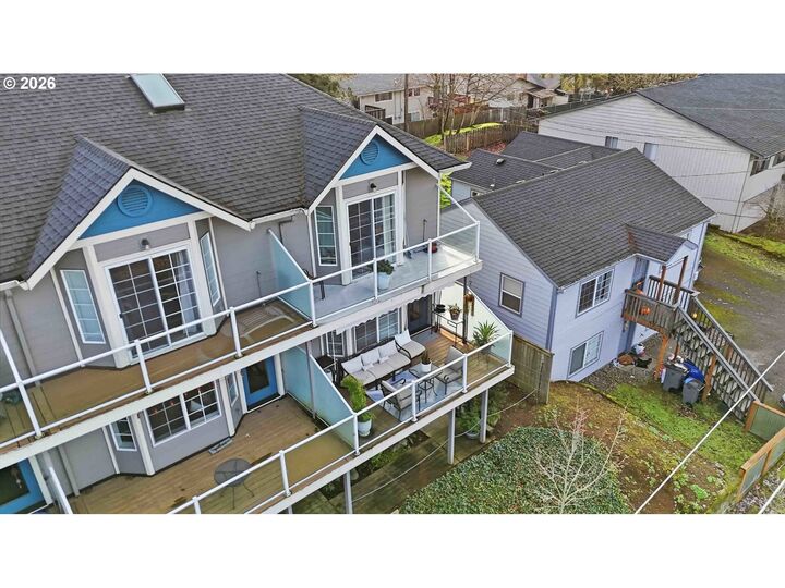 Property Photo: 2760 E McLoughlin Blvd WA 98661