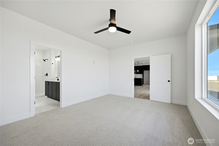 Property Photo:  1259 E Mt Hood Street  WA 99344 