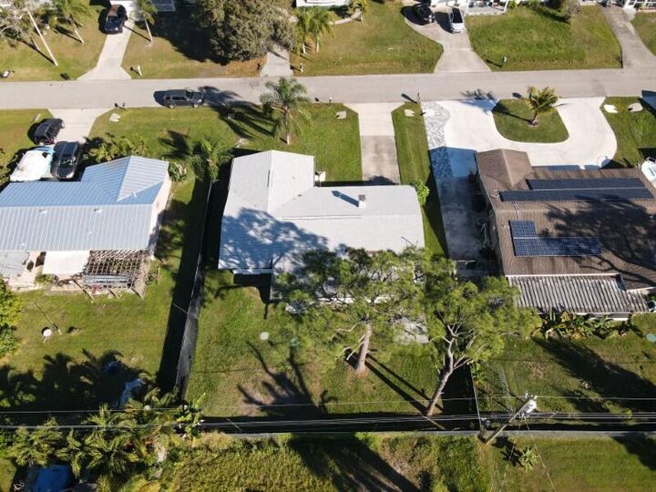 Property Photo:  408 E Coconut Avenue  FL 34952 