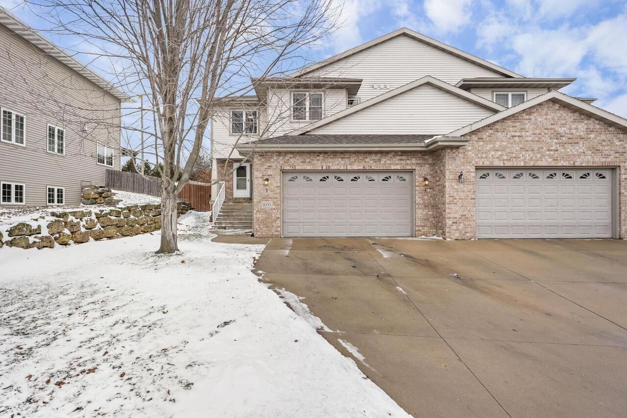 Property Photo: 1033 Vista Ridge Drive WI 53572