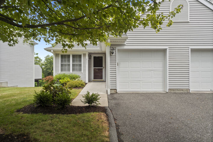 Property Photo:  4001 Heartwood Lane 4001  CT 06811 