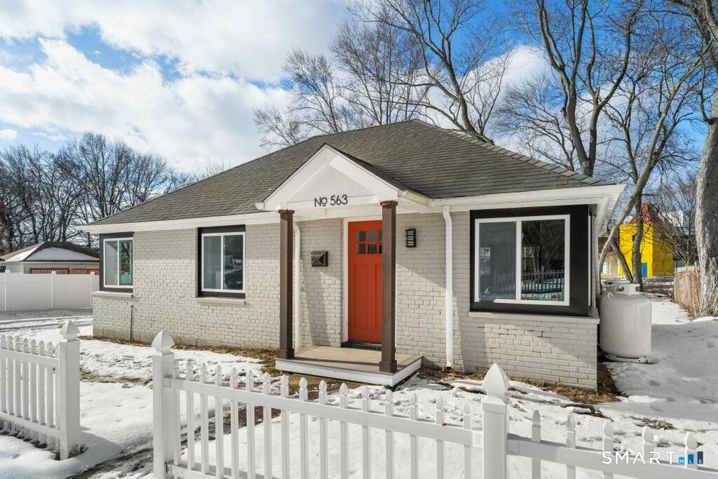 Property Photo:  563 Pearl Harbor Street  CT 06610 